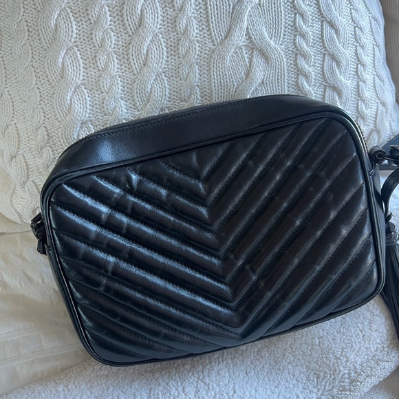 Lou Medium YSL Camera Bag with Pocket and Tassel in Quilted Patent Leather - Picture 2 of 4